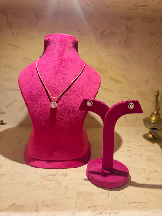 Scarlet Solitaire pendant set