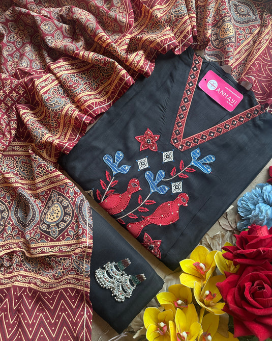 Rayon v neck patched bird suit set with ajrakh dupatta