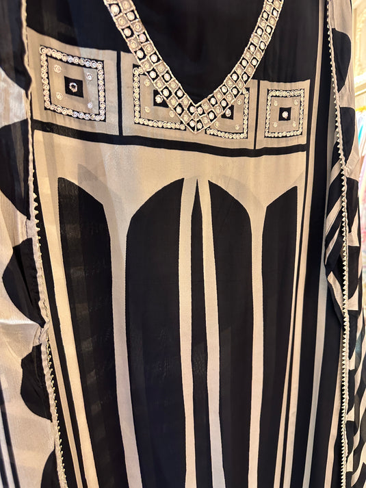 Patterned v neck pure crepe suit sets with pure georgette dupatta