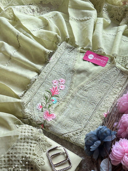 Crochet patterned embroidered suit set with cotton