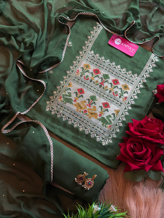 Dolla Silk Patola jacquard work suit set with Mukaish work