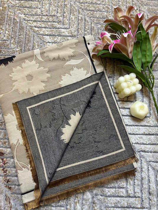 Periwinkle flower stoles