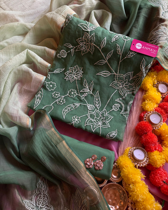 Ombré pure mul suit set with organza patch and straw work