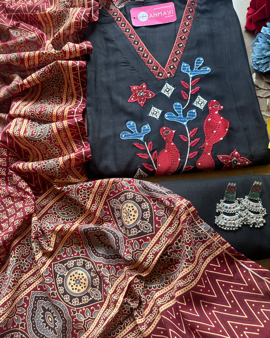 Rayon v neck patched bird suit set with ajrakh dupatta