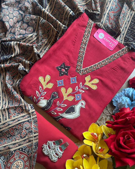 Rayon v neck patched bird suit set with ajrakh dupatta