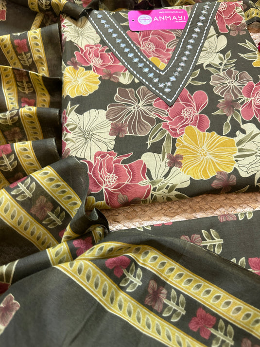 Fine cambric cotton printed floral mirror v neck suit