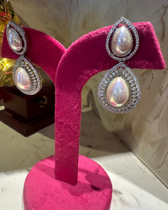 Raindrop diamond hanging pearls