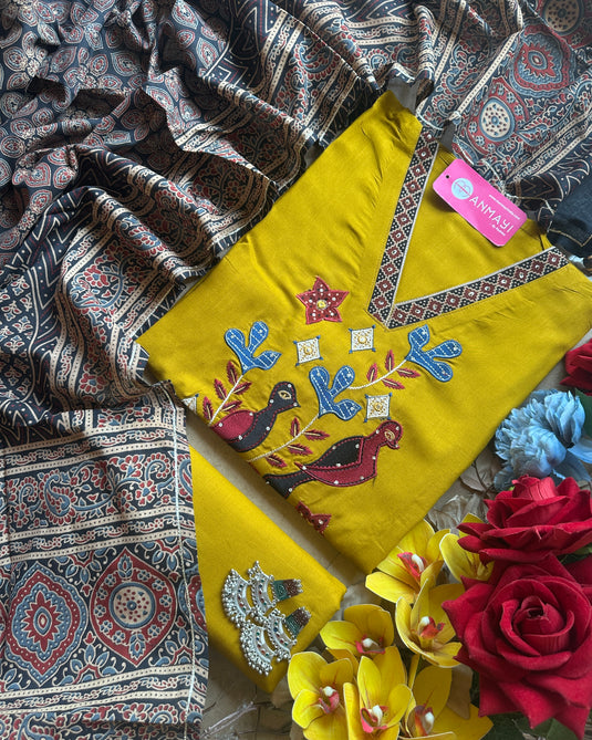 Rayon v neck patched bird suit set with ajrakh dupatta