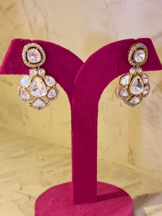 Kundan pear shaped earrings