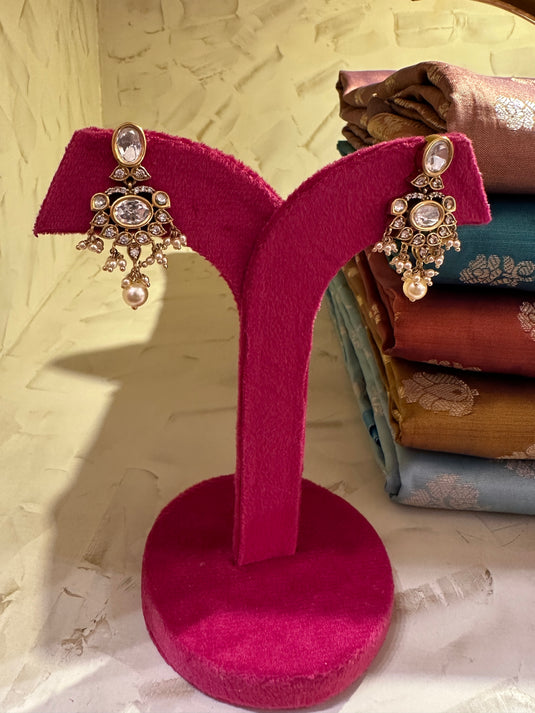 Kundan pearl earrings
