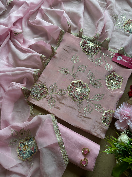 Appliqué work soft tissue suit set with highlighted gotta work