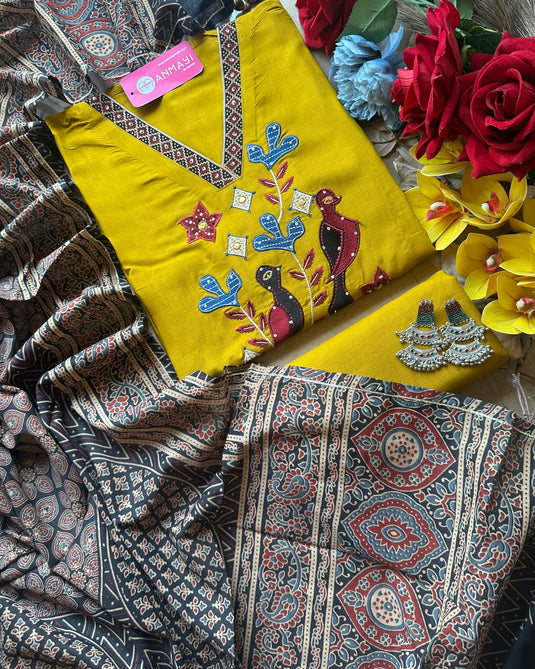 Rayon v neck patched bird suit set with ajrakh dupatta
