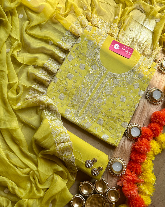 Chinnon seaquins jaal festive suit set