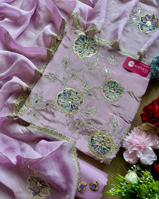 Appliqué work soft tissue suit set with highlighted gotta work