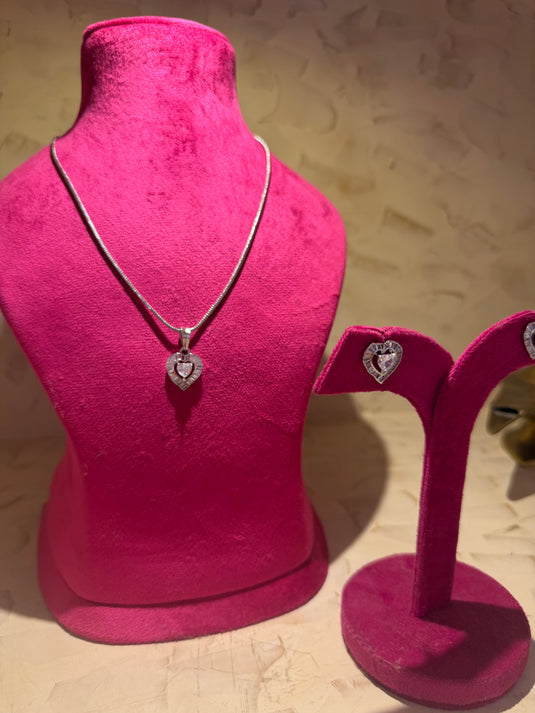 Solitaire heart silver chain set