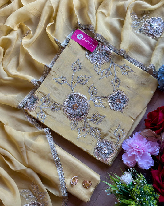 Appliqué work soft tissue suit set with highlighted gotta work