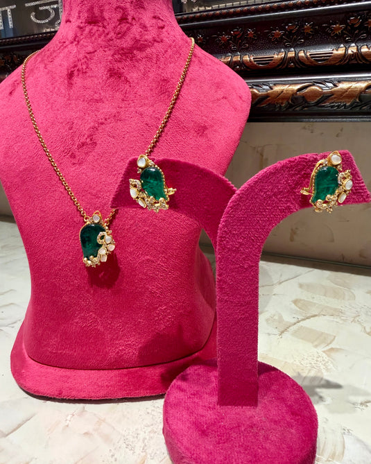 Emerald embellished stone set