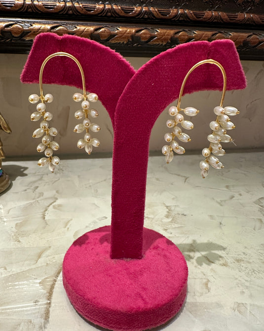 Grape pearl bunch earrings