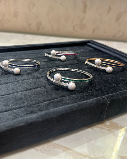 Coloured stone pearl edges bracelet