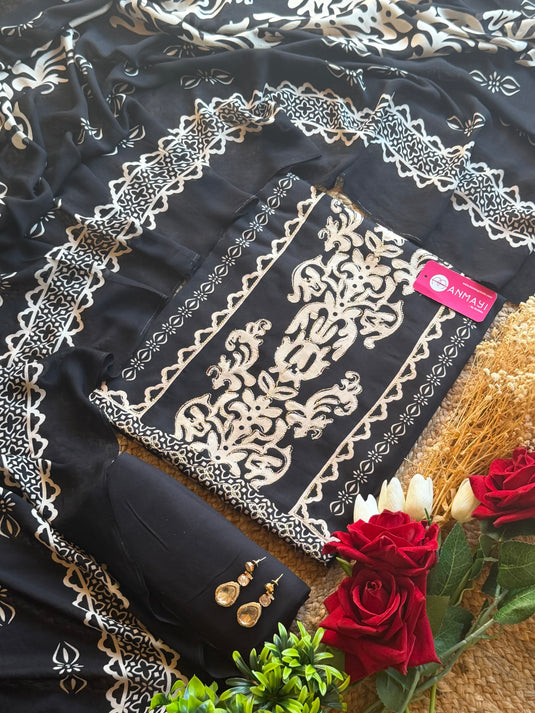 Panel Zari highlights cotton suit with muslin dupatta