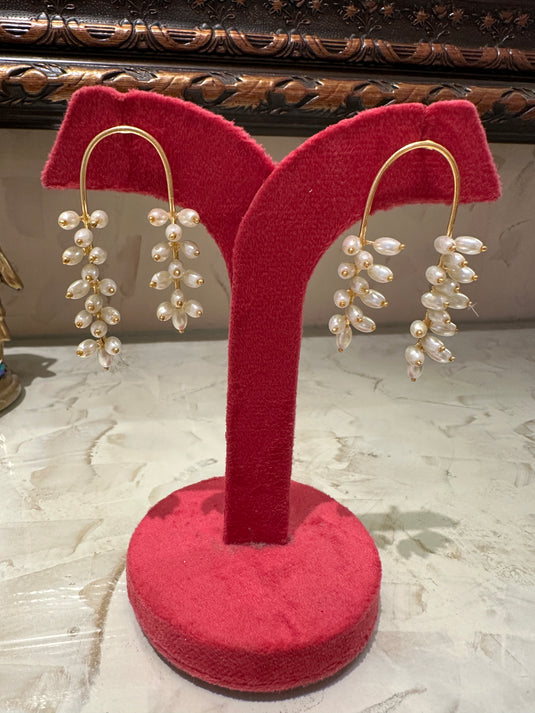 Grape pearl bunch earrings