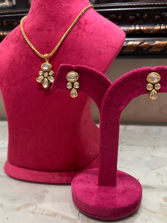 Triveni Kundan pendant set with tops