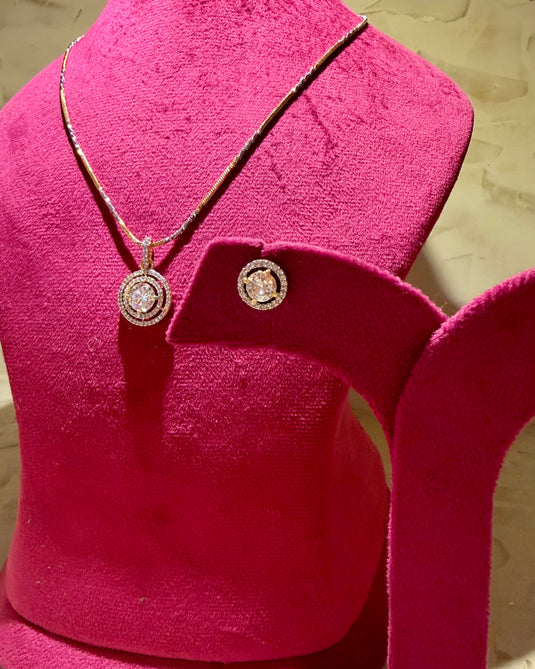 Scarlet solitaire pendant set