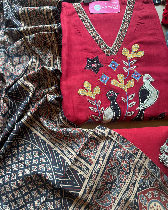 Rayon v neck patched bird suit set with ajrakh dupatta