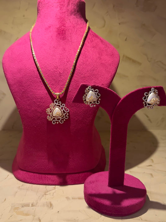 Triangle Pearl 3D pendant set