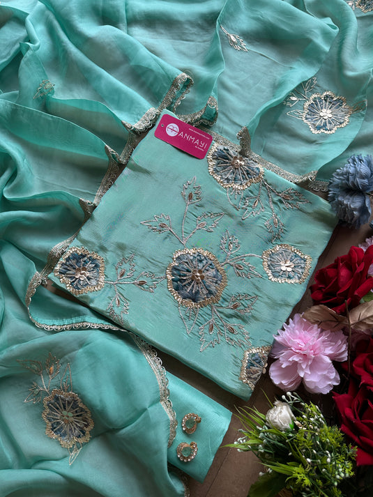 Appliqué work soft tissue suit set with highlighted gotta work