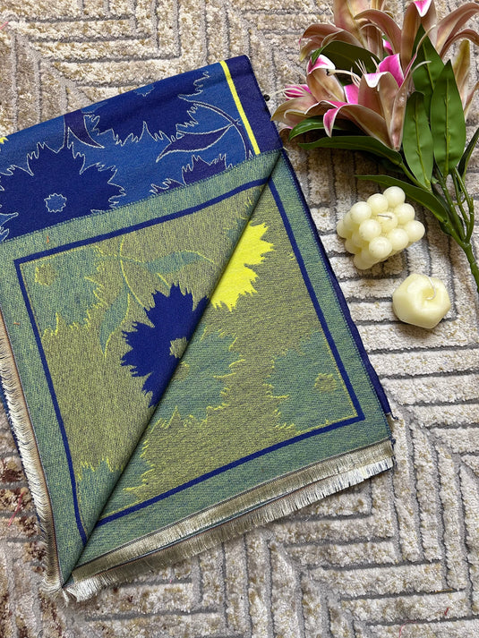 Periwinkle flower stoles