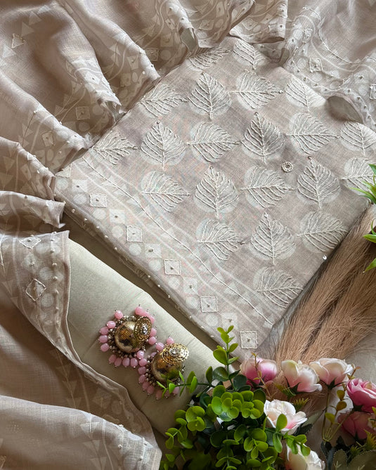 Linen highlighted crochet suit set with tassel dupatta