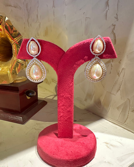 Raindrop diamond hanging pearls