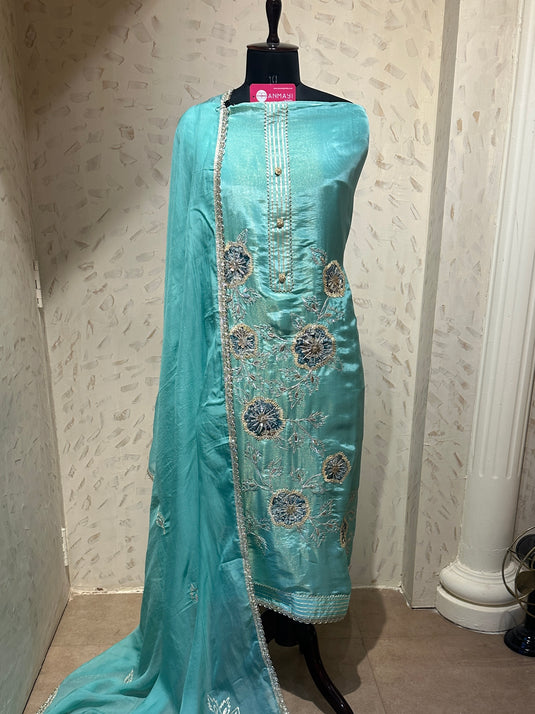 Appliqué work soft tissue suit set with highlighted gotta work