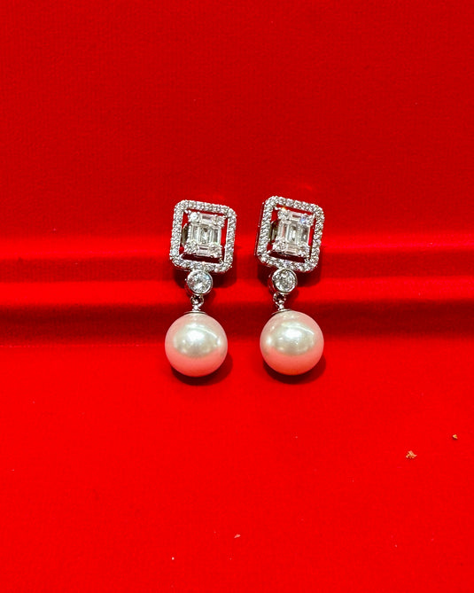 Cubic diamond with pearl drop