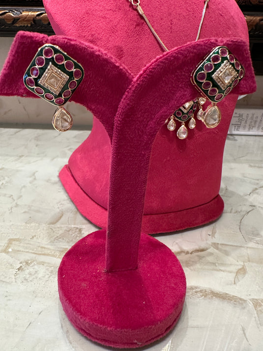 Samridhi meenakari hanging Kundan pendant set