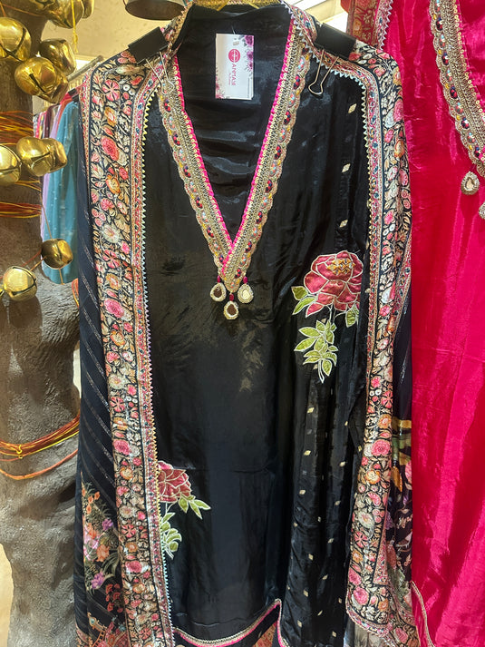 Pure crepe hanging mirror suit set with patches and digital dupatta