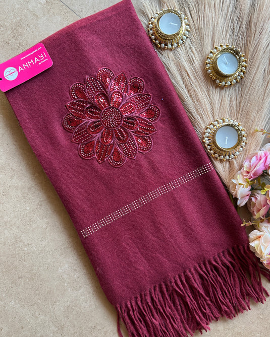 Patched flower motifs stole