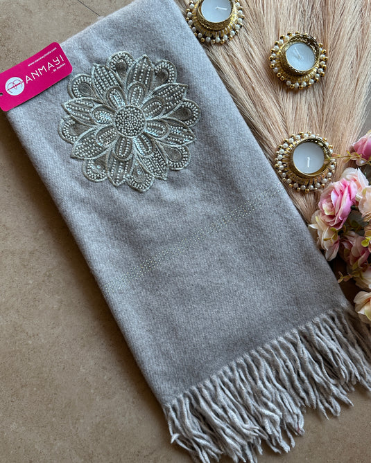 Patched flower motifs stole
