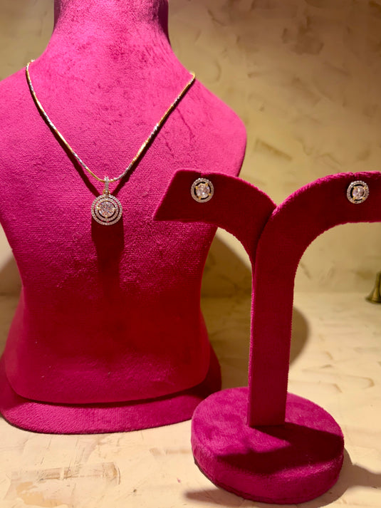 Scarlet solitaire pendant set