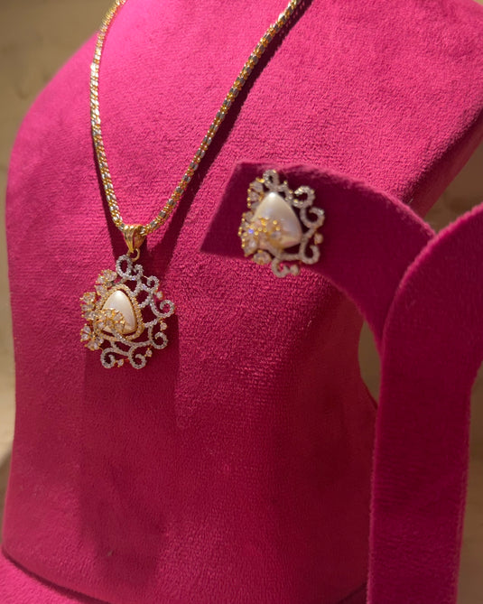 Triangle Pearl 3D pendant set