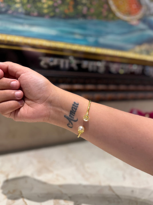 Queen castle adjustable bracelet