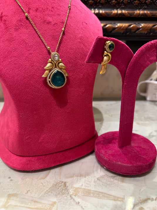 Birdy coloured stone set