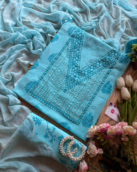 V neck block print cotton suit set with chiffon dupatta