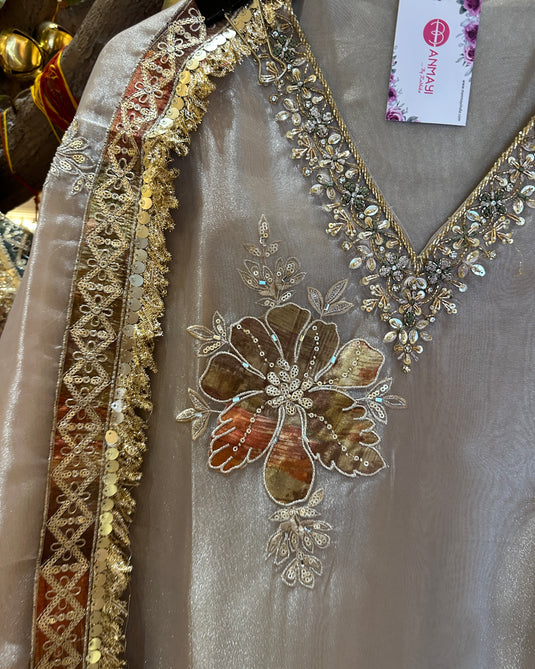 Article 23 pure tissue appliqué suits