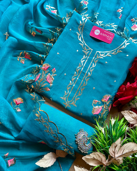 Crushed tissue artificial silk garden embroidered festive suit set