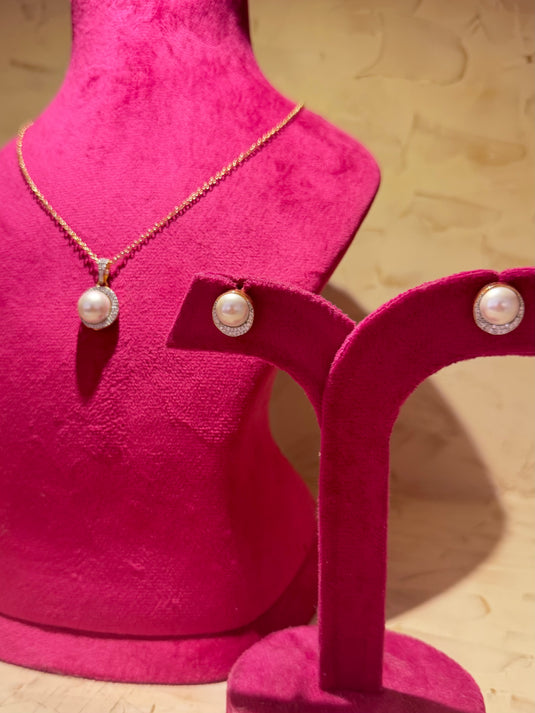 Half moon diamond pearl chain set