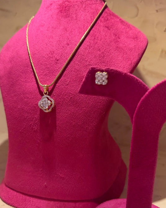 Rhombus studded diamond chain set
