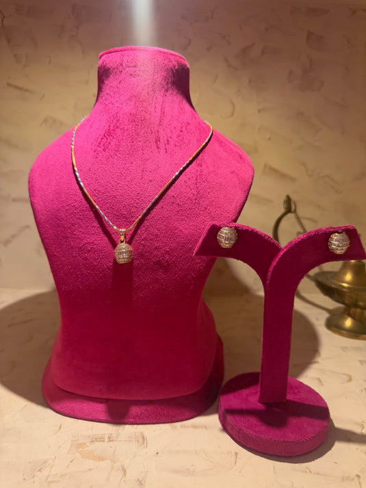 Semi cylindrical diamond set with string