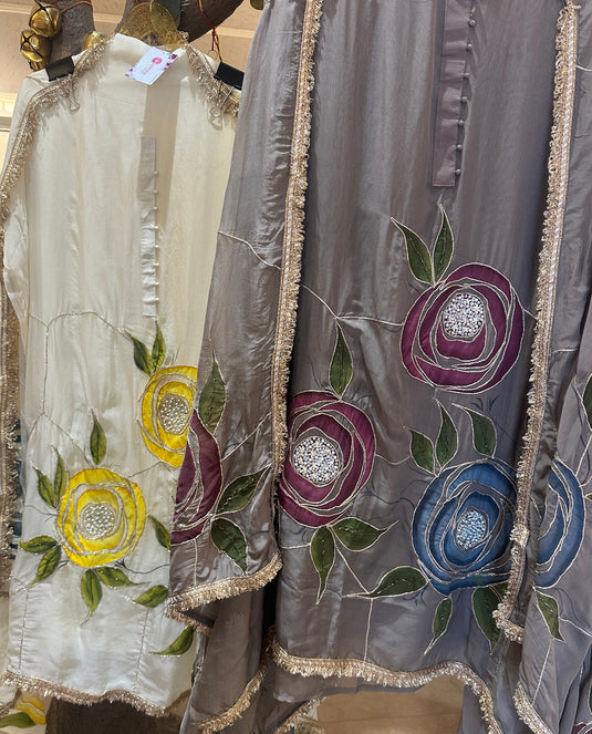 Handpainted highlights pure organza suit set with fringe laces